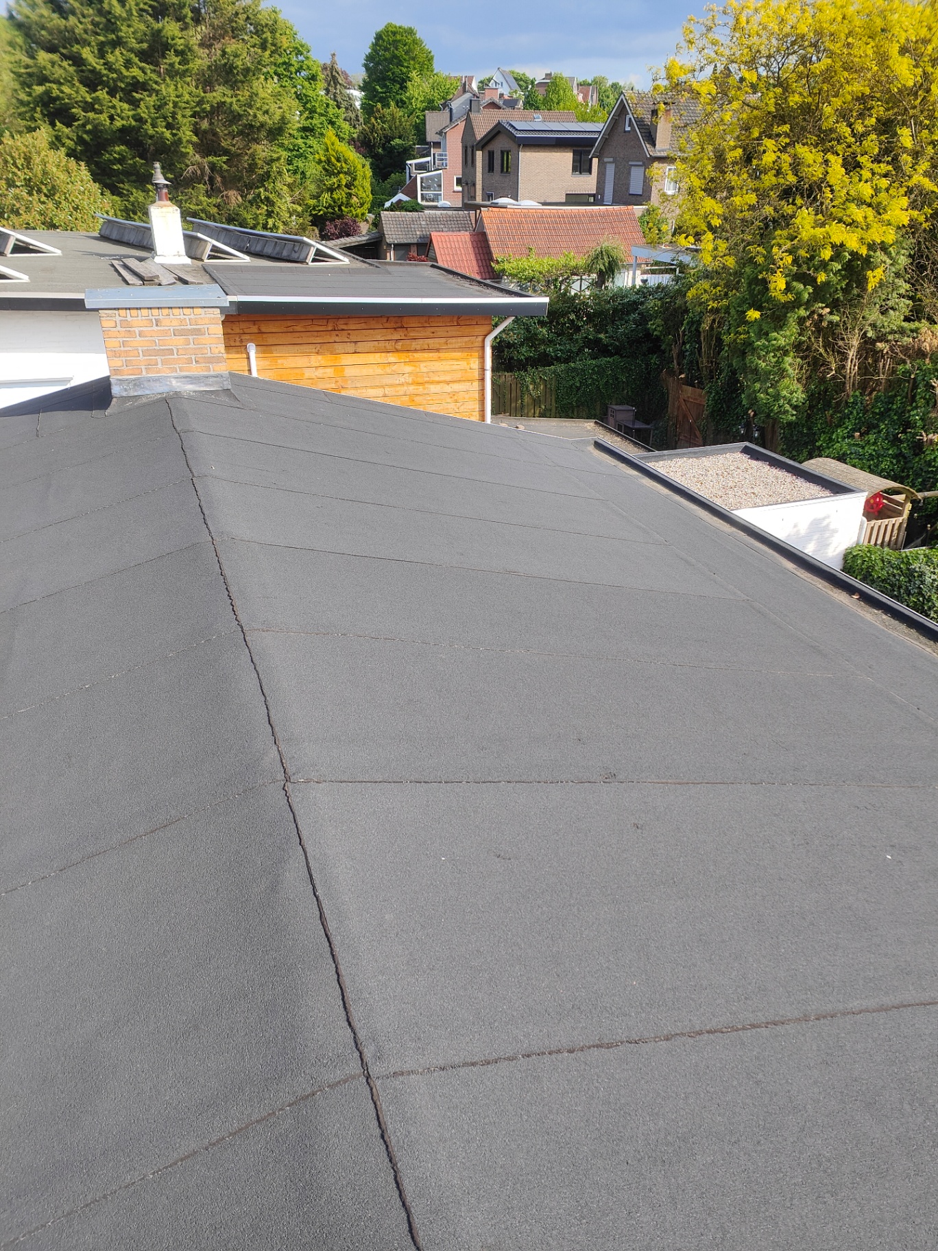 Groot bitumen plat dak